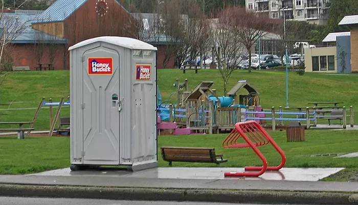 Slog AM: Northbound Lane Closures on I-5 Begin, CBS Cancels Colbert’s Show, Big Dumper Signs Ad Deal with HoneyBucket