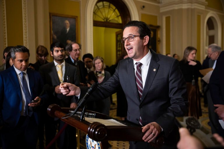 Democrats wrestle with shutdown strategy