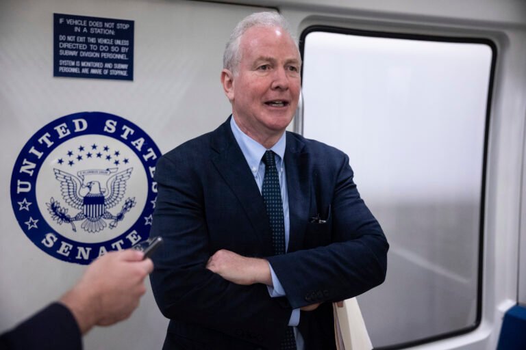 Democrats dig in on shutdown after White House layoff threat