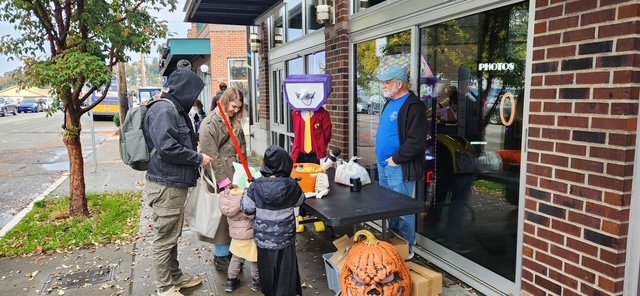 West Seattle Blog… | HAPPENING NOW: Alki Beach Trick-or-Treat