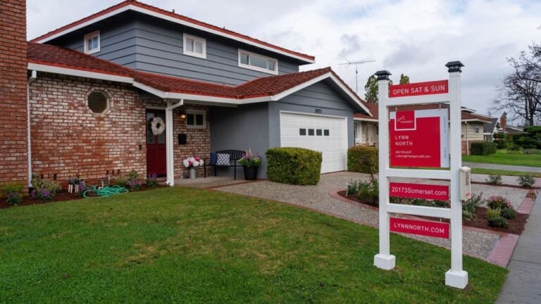 Mortgage rates fall to 6.27%: Freddie Mac