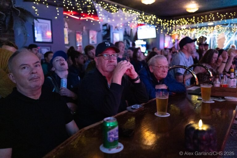 CHS Pics | ‘WIN THE WHOLE FKN THI∩G’ — Capitol Hill Mariners fans drown their sorrows at The Roanoke