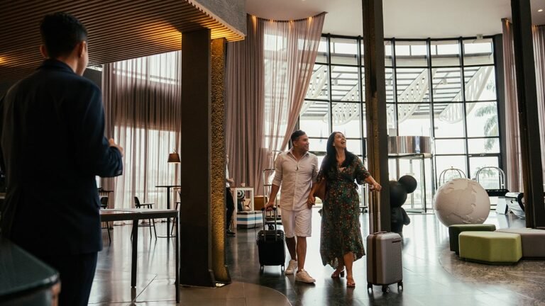 Government shutdown costs hotel industry hundreds of millions of dollars, puts jobs at risk