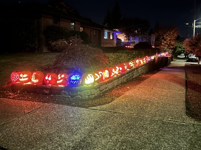 West Seattle Blog… | WEST SEATTLE HALLOWEEN: The house of a hundred pumpkins